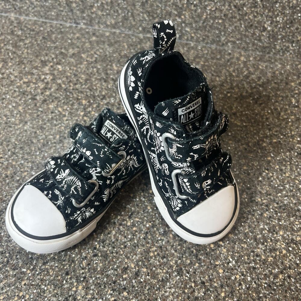 Converse All Star Infant Toddler 7 Black Canvas Sneakers Dinasaurs Print Low Top